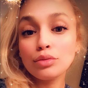 Meet your Posher, Crystal